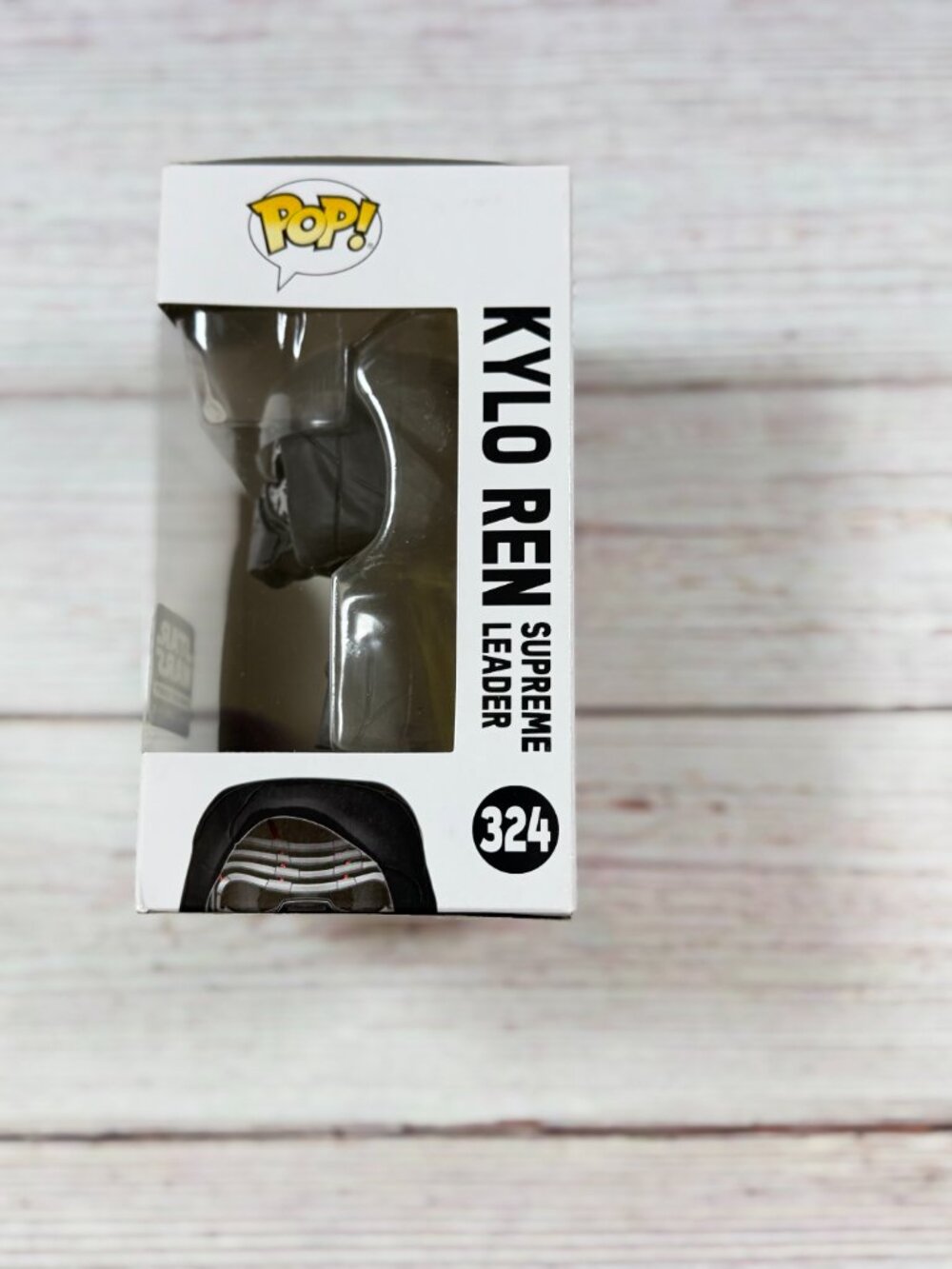 Funko Pop Star Wars  Kylo Ren Supreme Leader - Smuggler's Bounty #324 (Exclusive - Picture 3 of 6